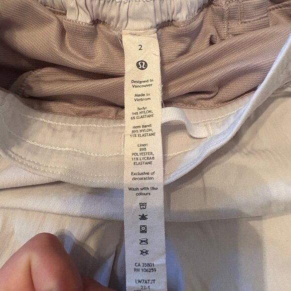 Lululemon Hotty Hot Low Rise Swift Lined Running Shorts – Light Grey, XS (2) - Picture 2 of 8